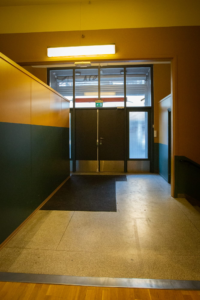 Storsalen, utgang til Nordahl Bruns gt